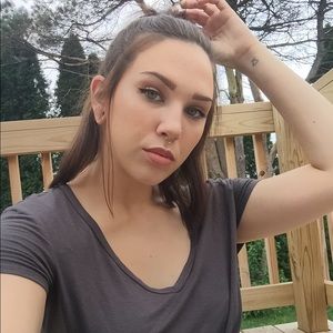 Meet your Posher, Emilee